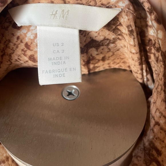 H&M snake skin pattern blouse - Picture 7 of 9